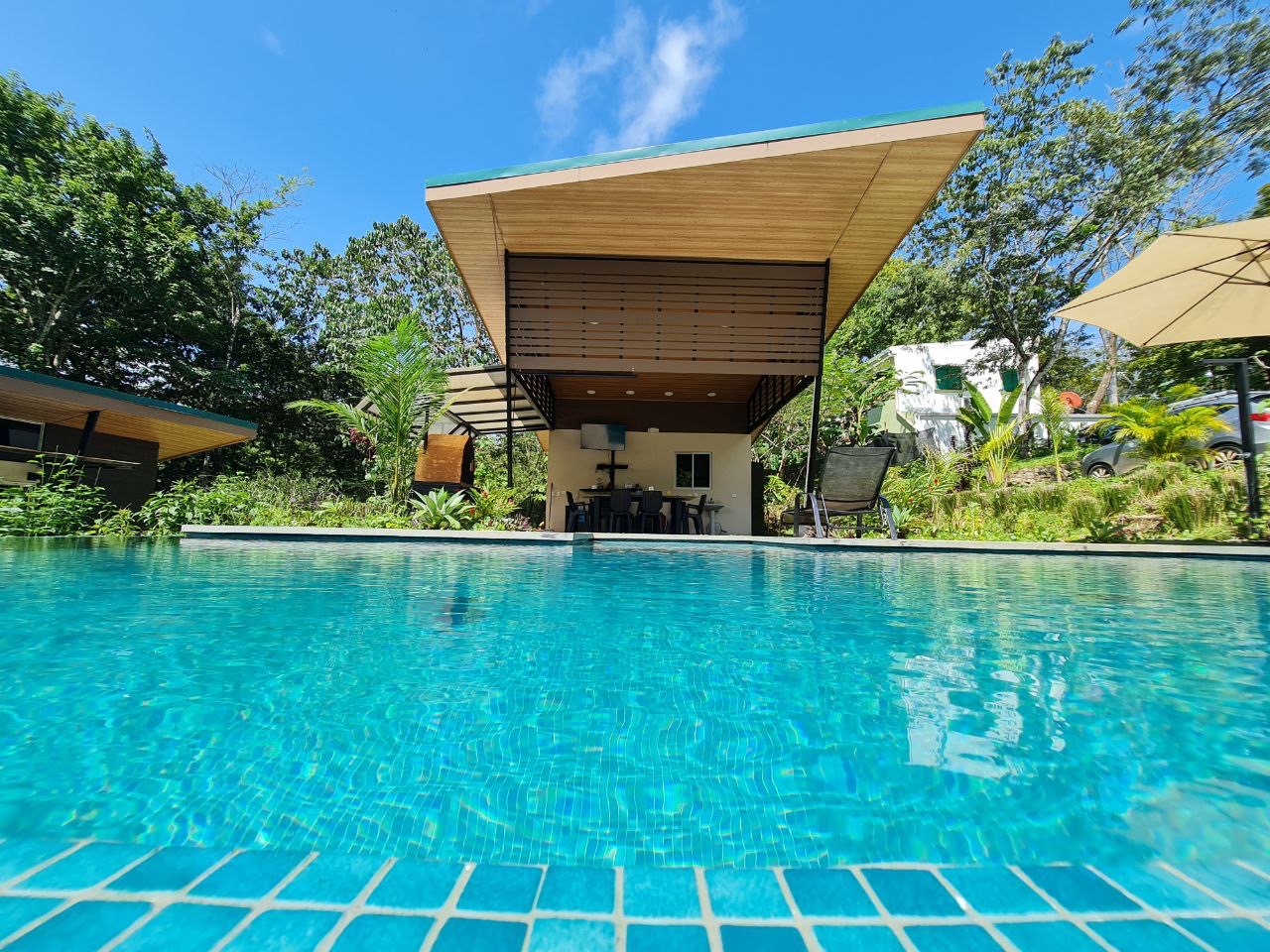 Piscina y naturaleza en ECOLUNG